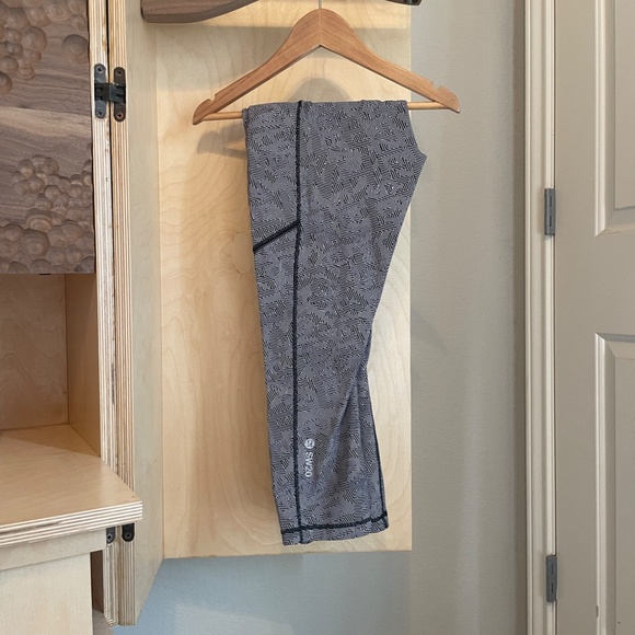 SeaWheeze Lululemon Speed Up Crop 21" - Size 6 - Like new - Picture 8 of 13